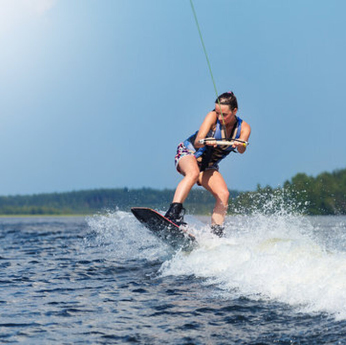 Прогулка на катере с катанием на вейкборде и САП борде в Москве