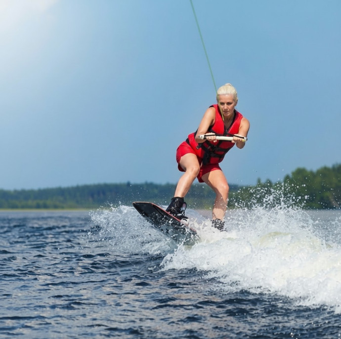 Прогулка на катере с катанием на вейкборде и САП борде в Москве