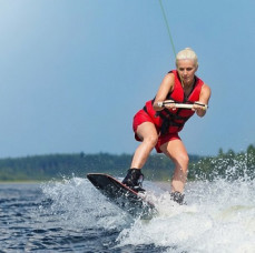 Прогулка на катере с катанием на вейкборде и САП борде в Москве