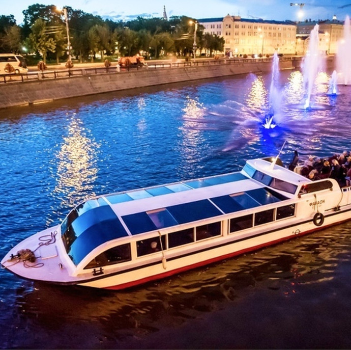 Речная прогулка на теплоходе в Москве
