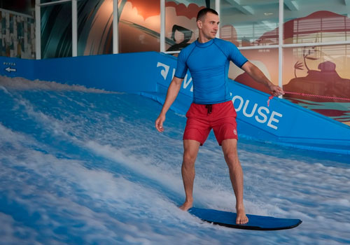 Катание на искусственной волне SurfHouse в Москве