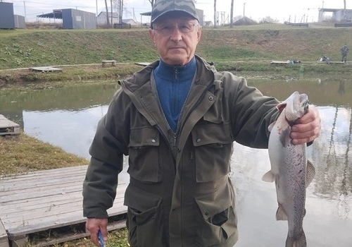 Рыбалка на водоёме в Москве