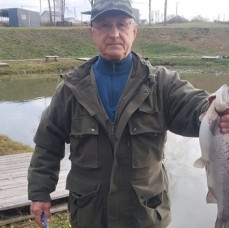 Рыбалка на водоёме в Москве