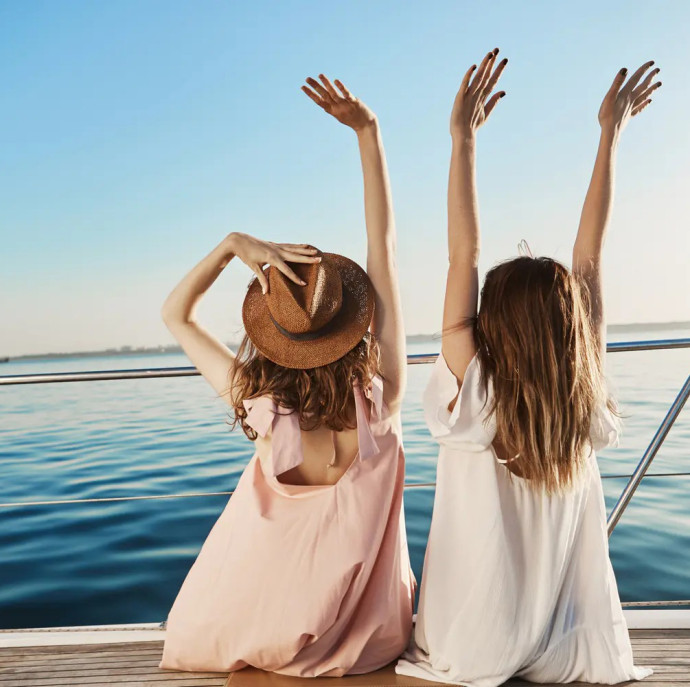 Прогулка на катере с посещением детского зоопарка в Москве