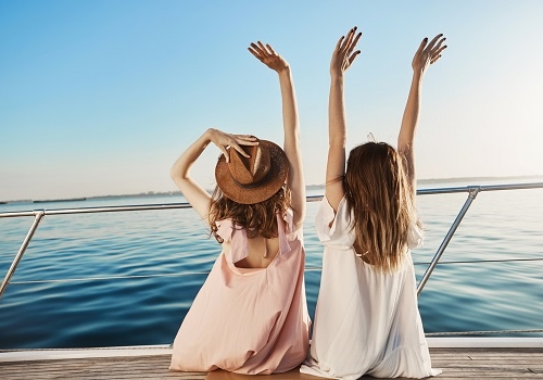 Прогулка на катере с посещением детского зоопарка в Москве