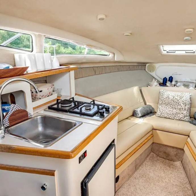 Семейная прогулка на яхте в Москве