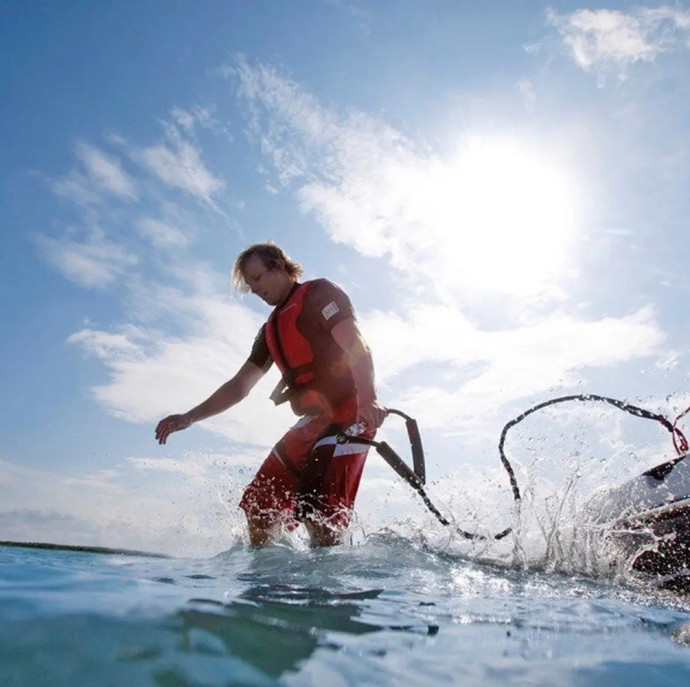 Катание на вейкборде за катером в Москве