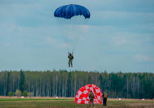 Самостоятельный прыжок с парашютом в Москве