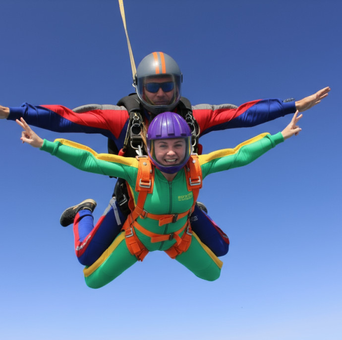 Прыжок с парашютом в тандеме в Москве