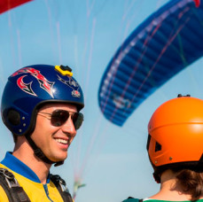 Полет на параплане День в школе в Москве