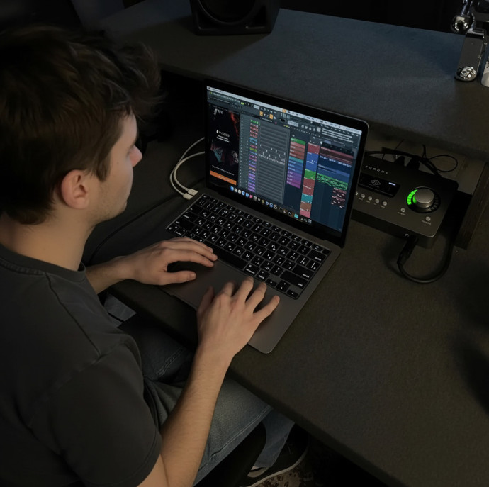 Запись трека в студии звукозаписи в Москве