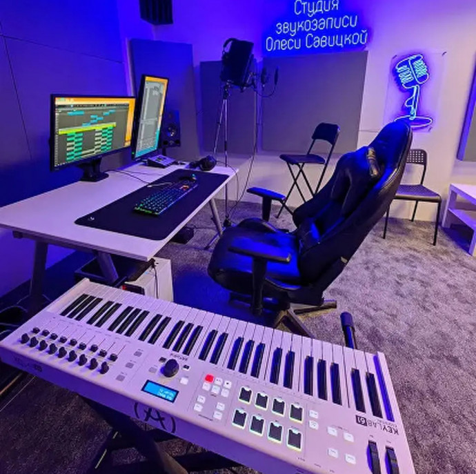 Запись песни трека в студии звукозаписи в Москве