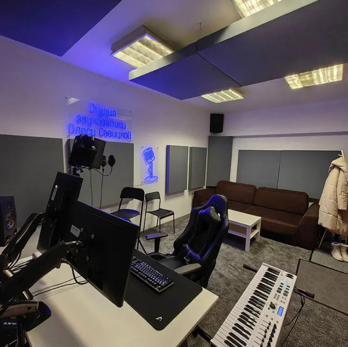 Запись песни трека в студии звукозаписи в Москве