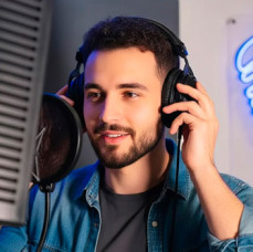 Запись песни трека в студии звукозаписи в Москве