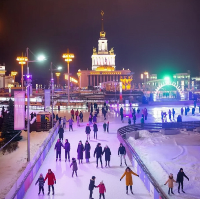Каток на ВДНХ в Москве