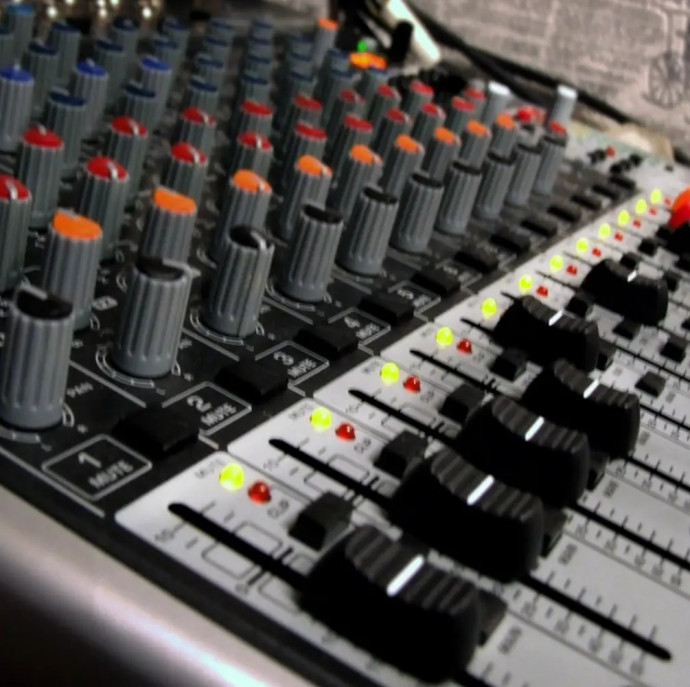 Запись песни в студии звукозаписи в Москве