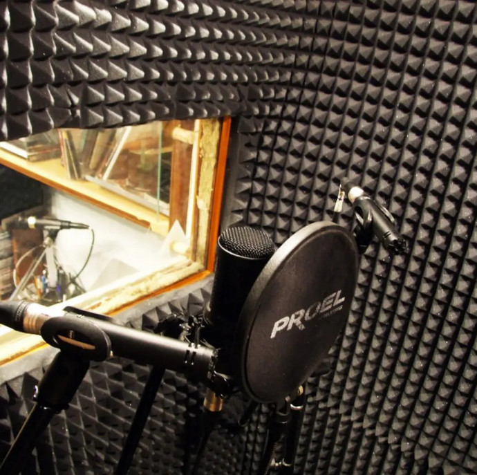 Запись песни в студии звукозаписи в Москве