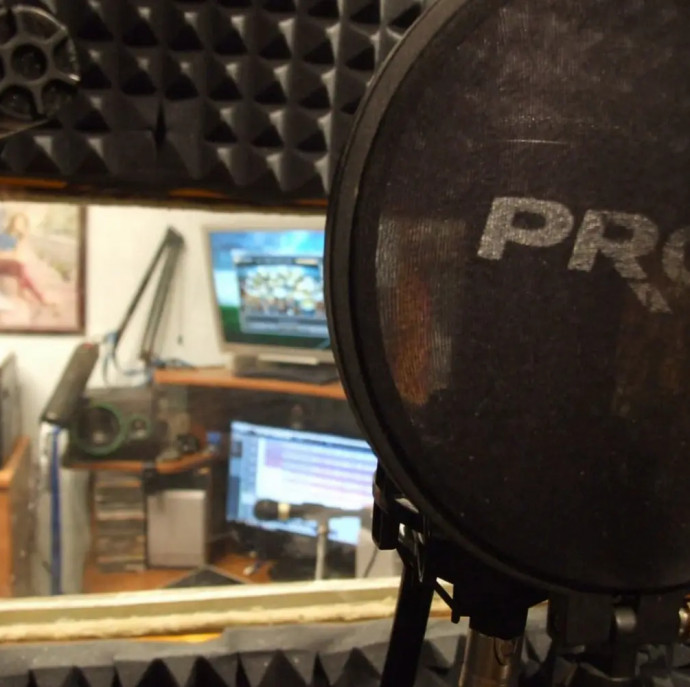 Запись песни в студии звукозаписи в Москве