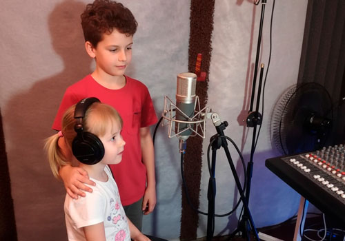 Запись песни детьми (1-2 песенки для детей от 5 до 10 лет) в Москве