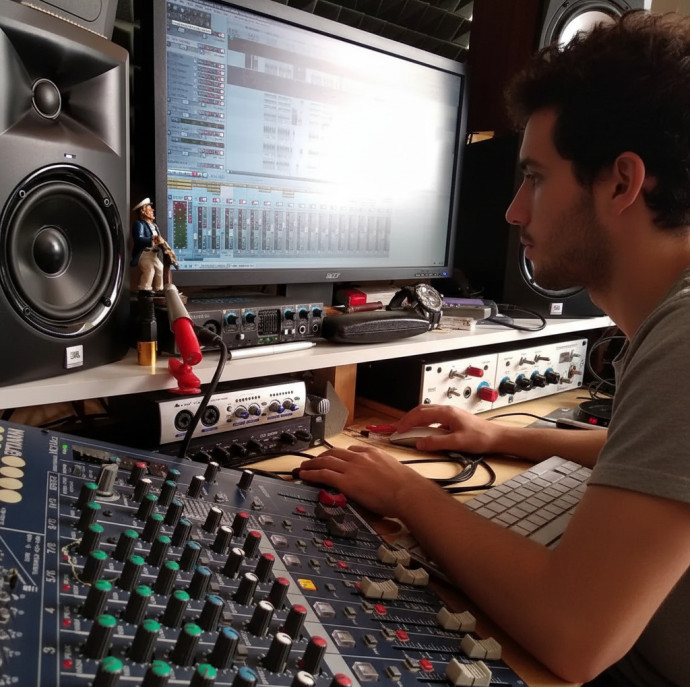 Запись диска (3-4 песни и обложки с фото) в Москве