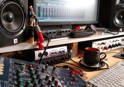 Запись диска (3-4 песни и обложки с фото) в Москве