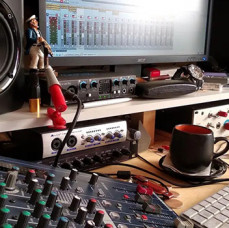 Запись диска (3-4 песни и обложки с фото) в Москве