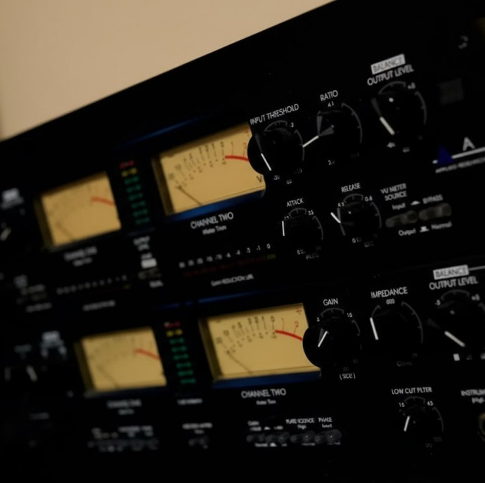 Студийная запись песни клипа в подарок в Москве