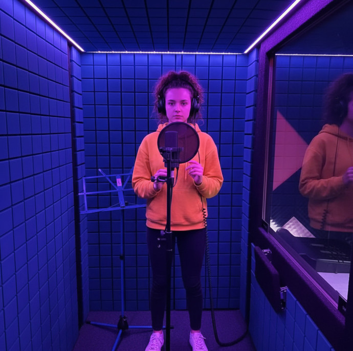 Запись песни в современной студии в Москве