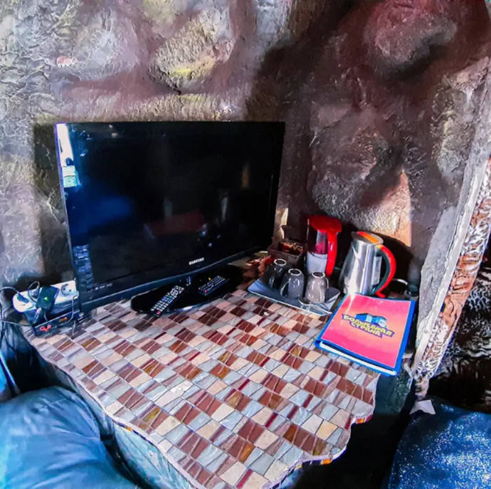 Романтическая ночь в пещере Гингемы в Москве