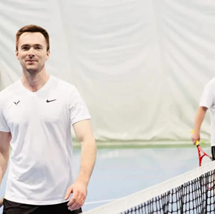 Игра в теннис в Москве