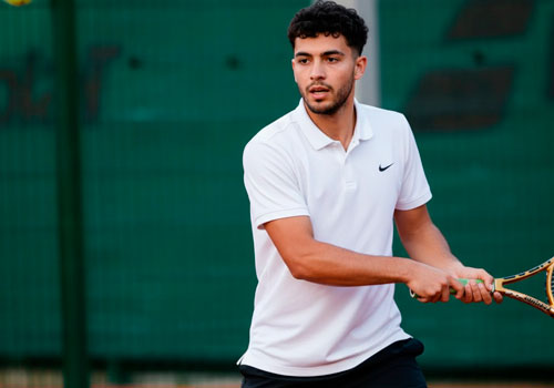 Игра в теннис в Москве