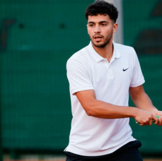 Игра в теннис в Москве