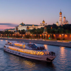 Круиз по Москве-реке на борту яхты Radisson в Москве