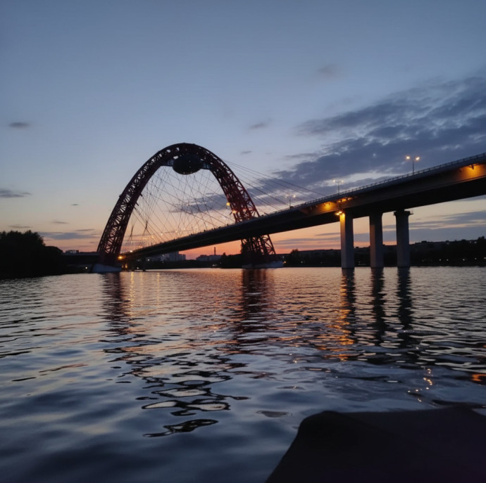 Прогулка на катере по Москва-реке Кремль в Москве