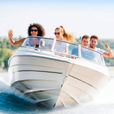 Прогулка на катере по Москва-реке Кремль в Москве