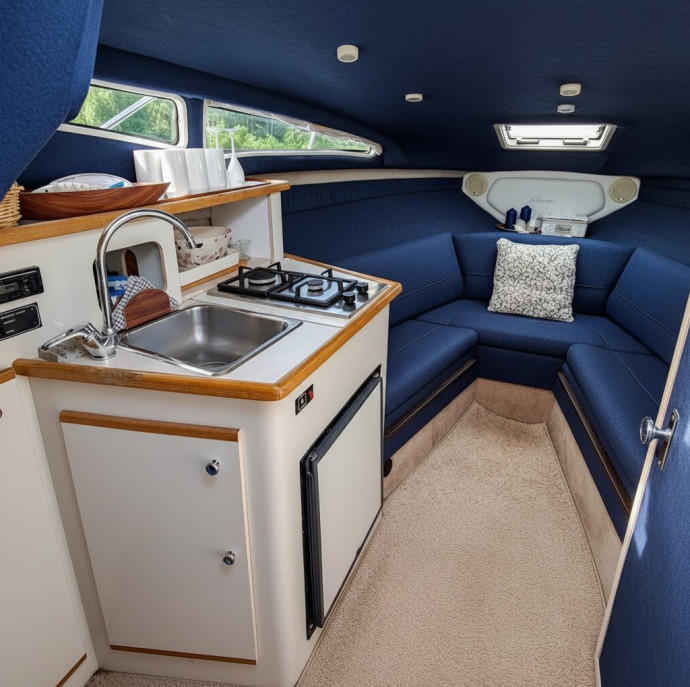 Прогулка на яхте для влюбленных в Москве