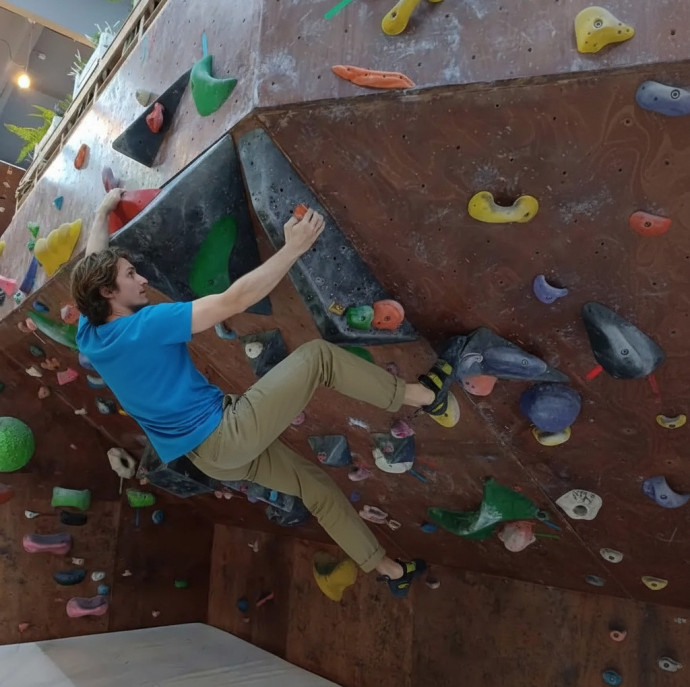 Занятия на скалодроме в Москве