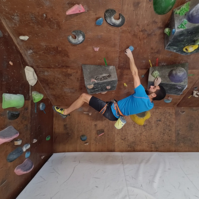 Занятия на скалодроме в Москве