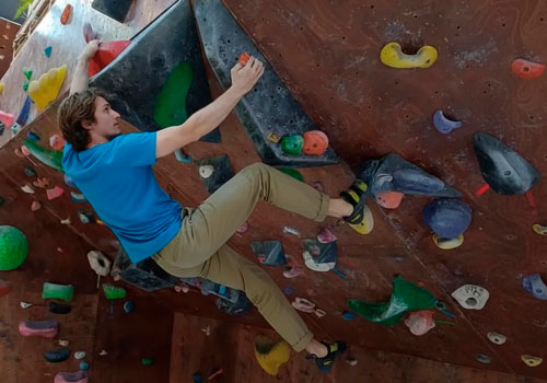 Занятия на скалодроме в Москве