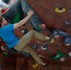 Занятия на скалодроме в Москве