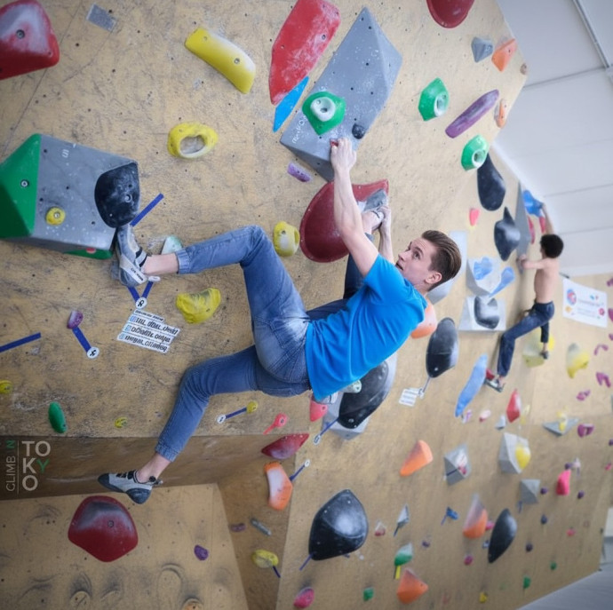 Тренировка на скалодроме в Москве