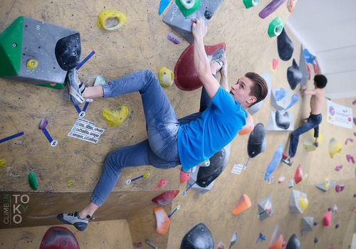 Тренировка на скалодроме в Москве