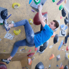 Тренировка на скалодроме в Москве