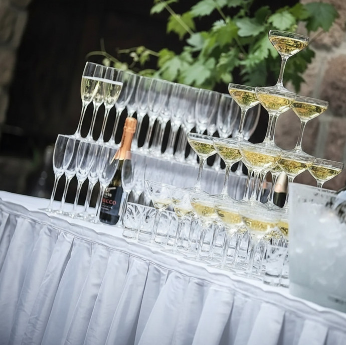 Шоу Пирамида из бокалов в Москве