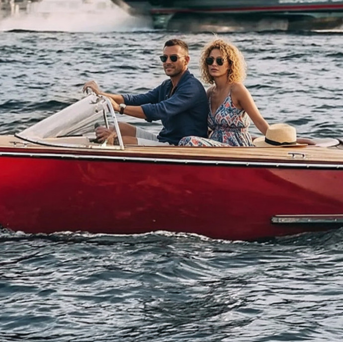 Прогулка за штурвалом катера по Москве-реке в Москве