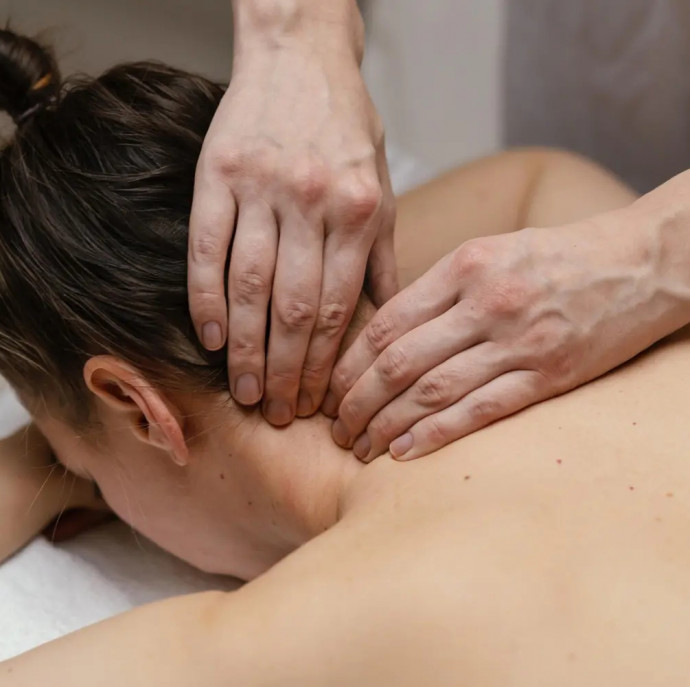 Массаж шейно-воротниковой зоны в Москве