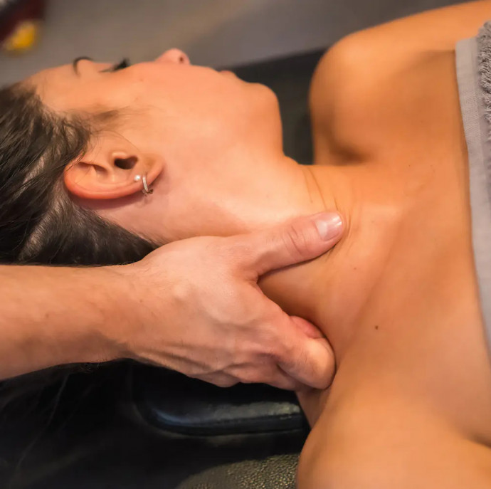 Массаж шейно-воротниковой зоны в Москве