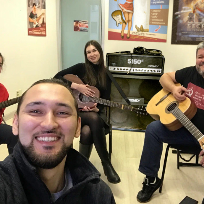 Уроки игры на музыкальных инструментах в Москве