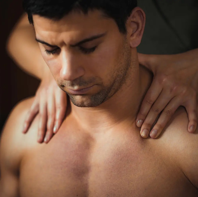 Секрет спортсмена - массаж от боли в мышцах в Москве