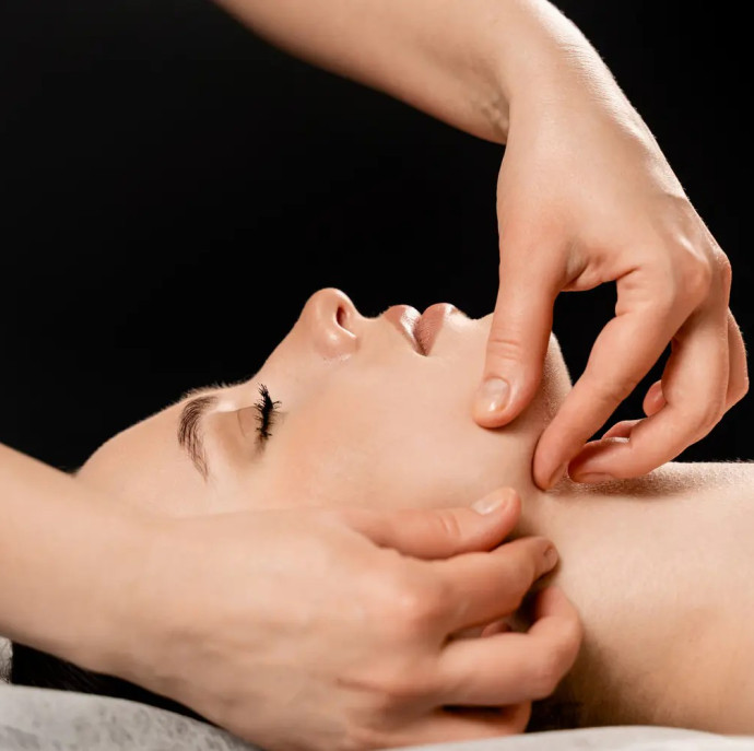 Скульптурный массаж лица в Москве